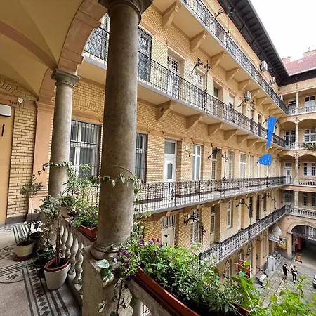 Andrassy Adventures Apartman Budapest